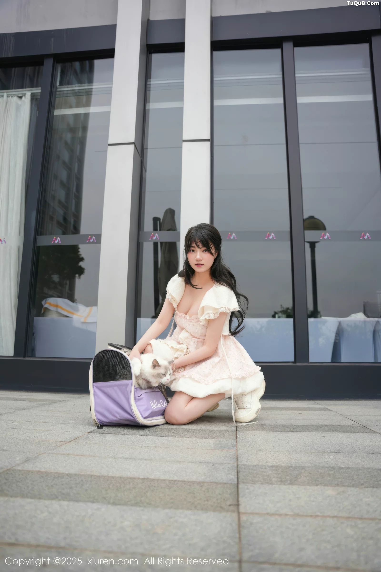 软情性感浅色连衣短裙配白色腿袜秀翘臀撩人绝美写真71P 3