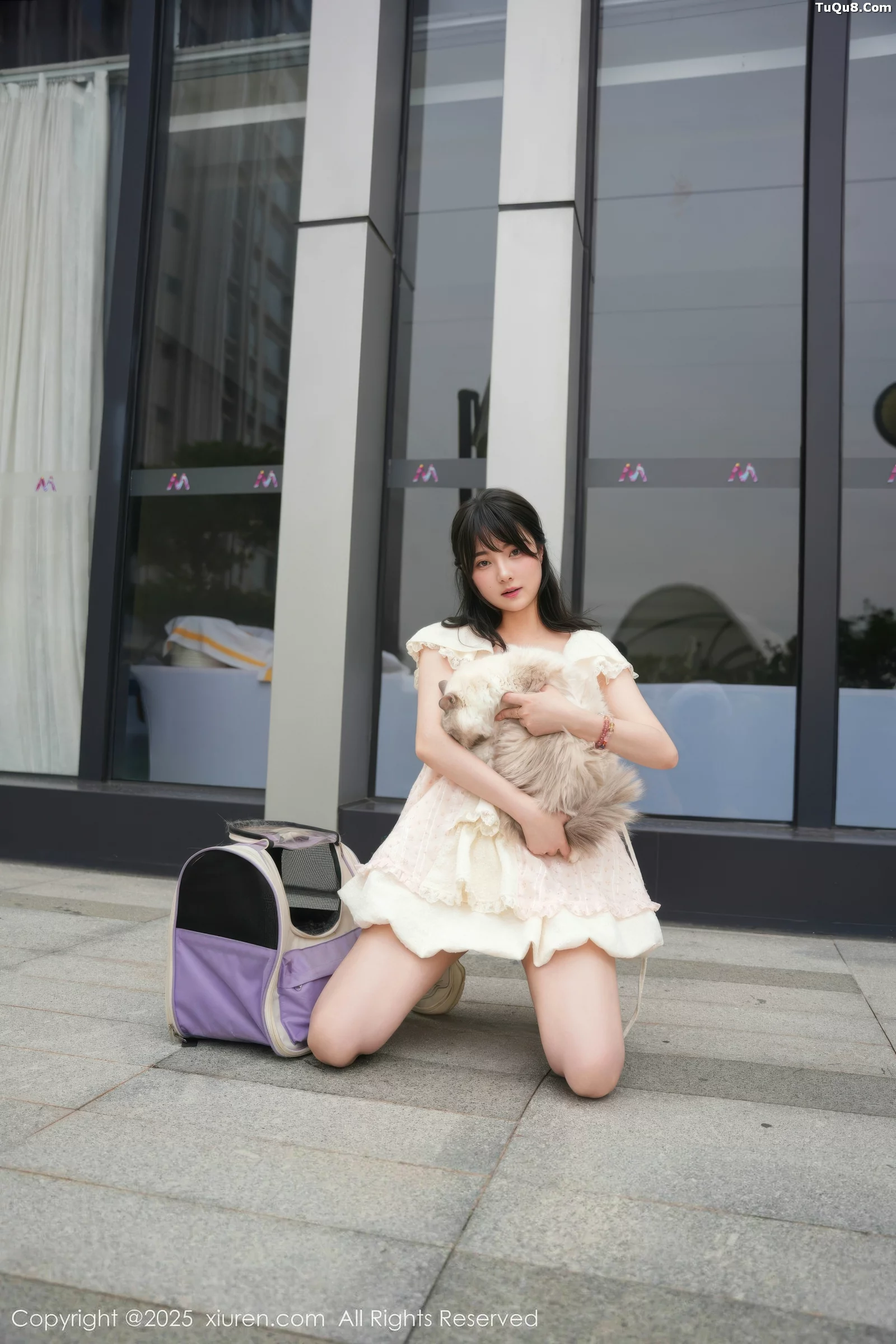 软情性感浅色连衣短裙配白色腿袜秀翘臀撩人绝美写真71P 7